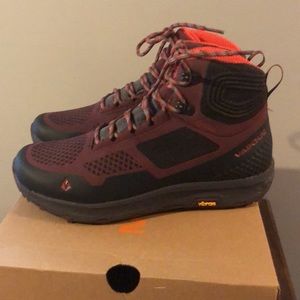 Women’s Vasque Breeze hiking boots size 8.5/39